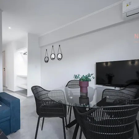 Next Door, Nilie Hospitality Mgmt アパート *